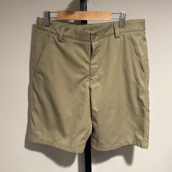 Under armour khaki golf shorts boys size large - Picture 1 of 3